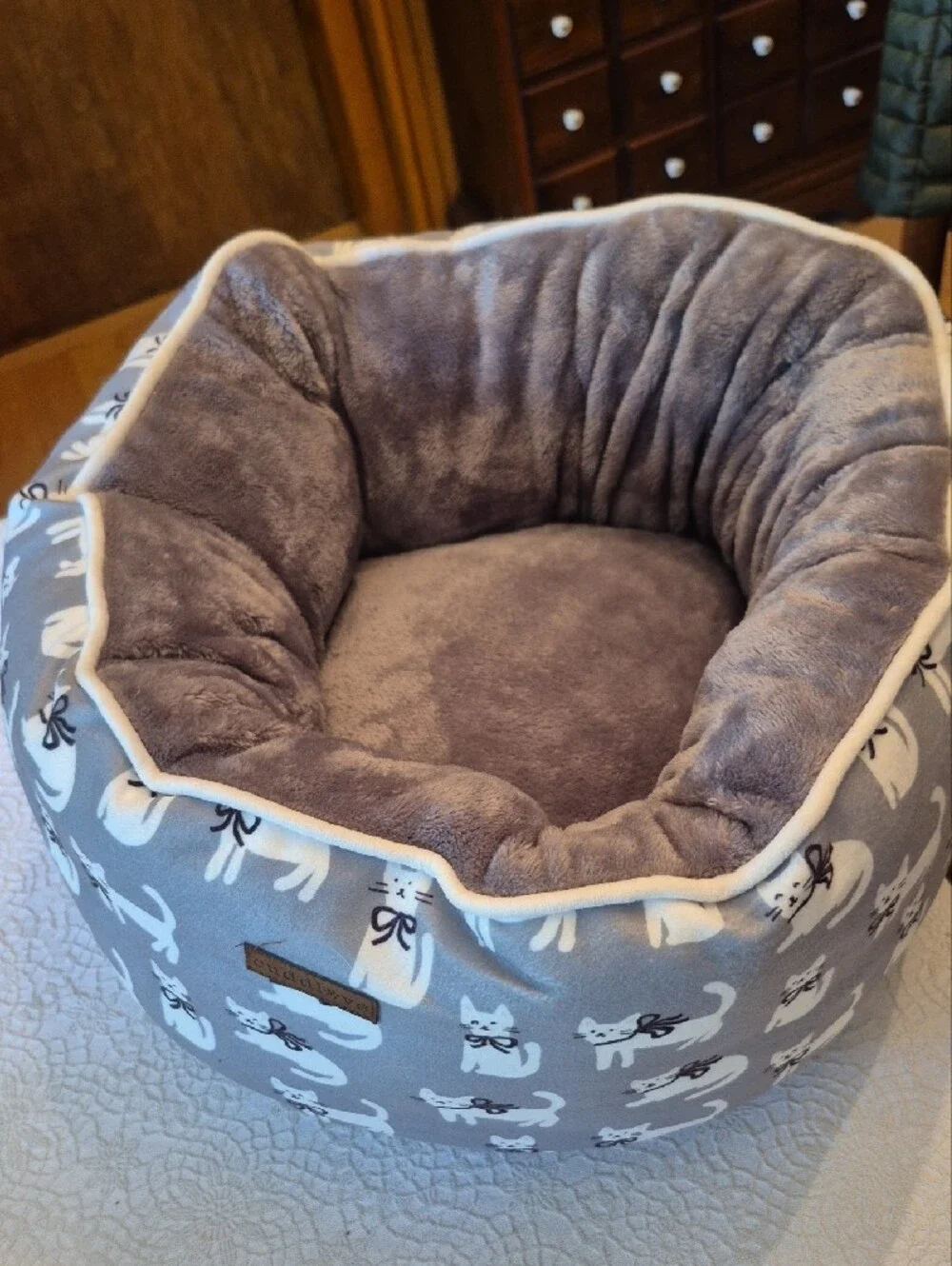Plush Gray Cat Print Round Pet Bed - Soft Cozy Sleeping Nest